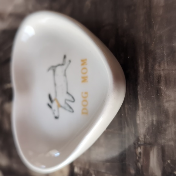 โSOLDโRae Dunn DOG MOM ๐ Mini Heart Shaped Trinket Tray, Ceramic - Picture 2 of 3